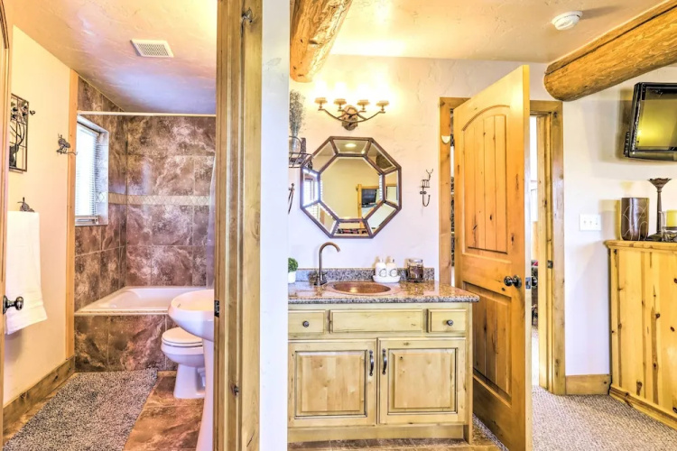 Rustic Sterling Cabin: Walk to Palisade Lake!