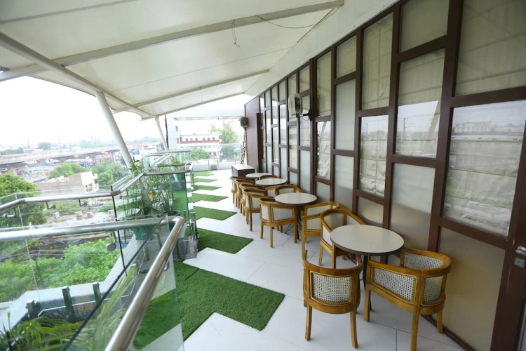 Hotel Gurveer Royal