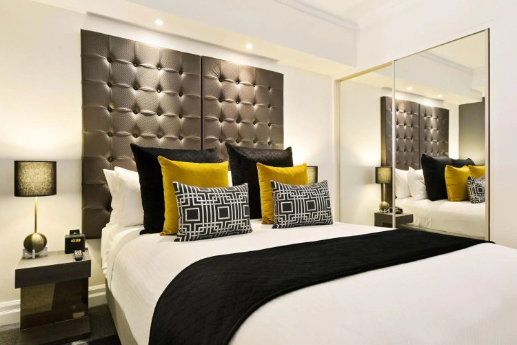 Mantra 2 Bond Street Sydney