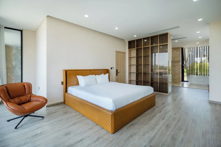 Deluxe Riverfront Pool Villas Danang