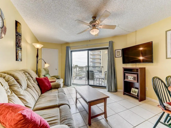 Sunglow Resort 305 by Distinctive Beach Rentals