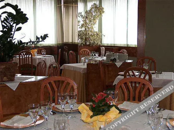 Hotel Cesari