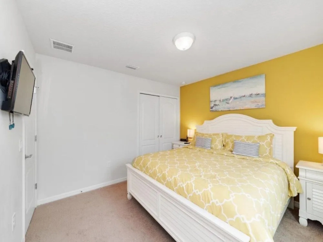 Spacious 8 bedroom home, Windsor at Westside