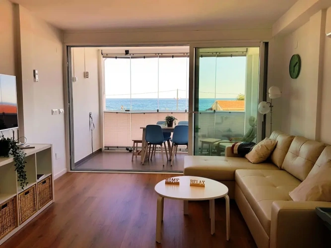 2 Bedrooms Apartment with sea view