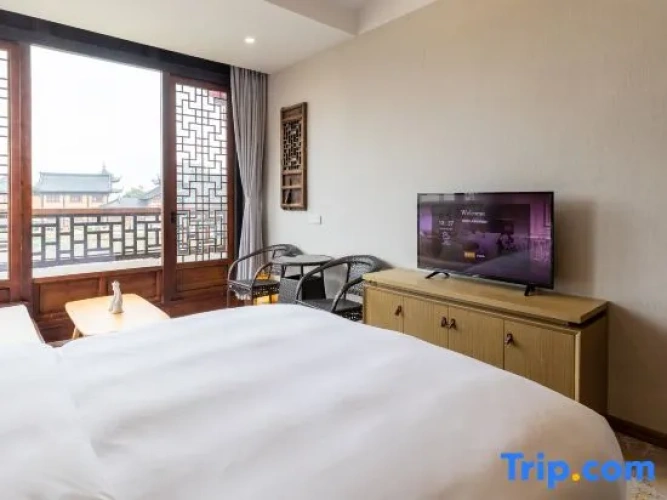 Standard Double room with lake view