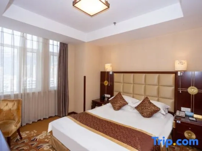 Deluxe Suite