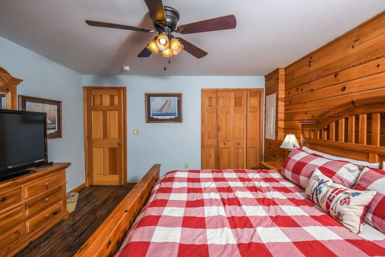 McKenzie's Cabin 2 Bedroom House
