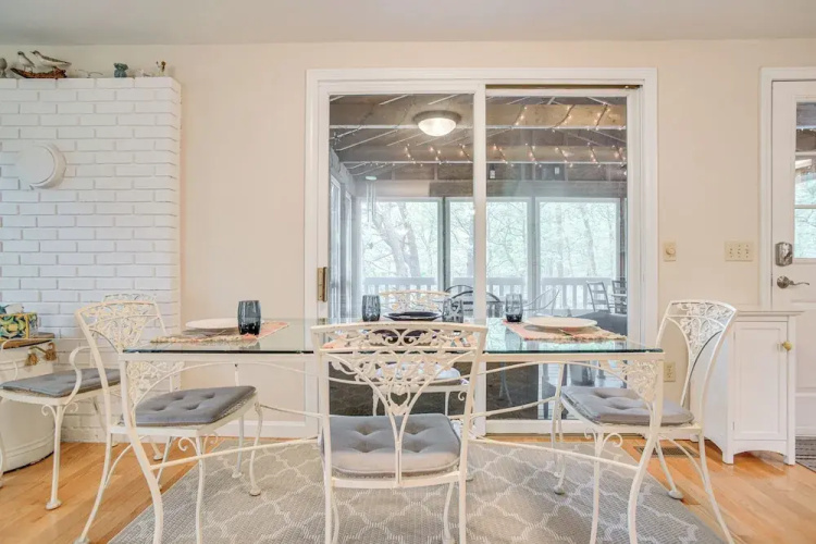 1/2 Mi to Cooks Brook Beach: Cozy Cape Cod Retreat