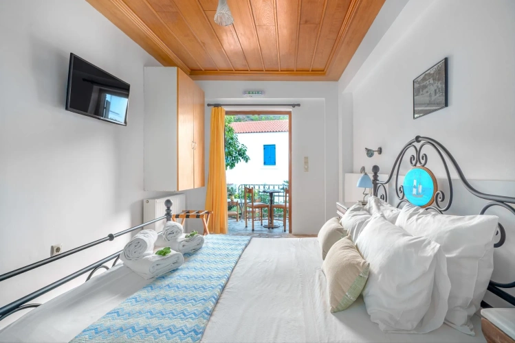 Standard Double Basement room with garden view