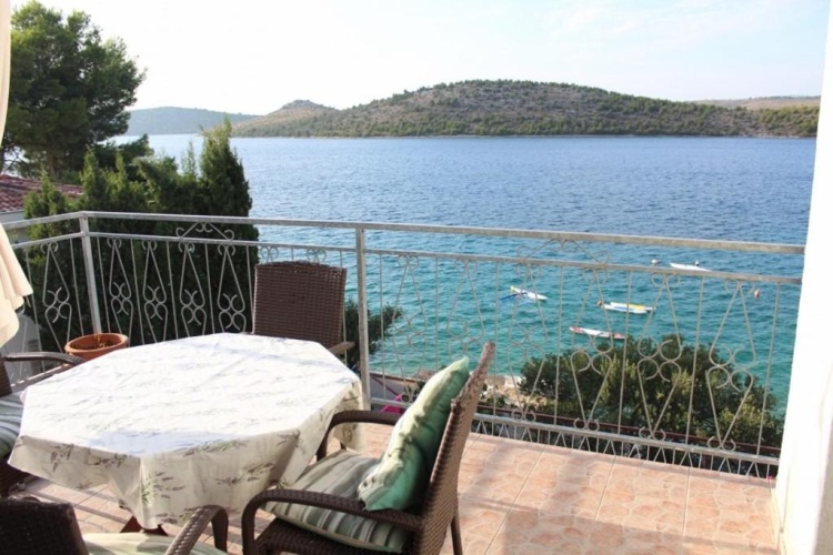 3 Bedrooms Apartment
