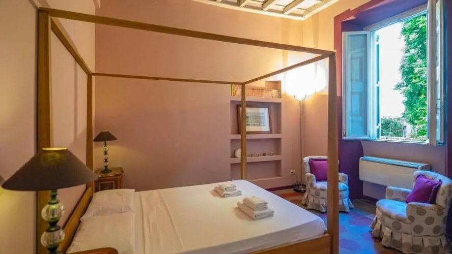 Campo De' Fiori Pinky House