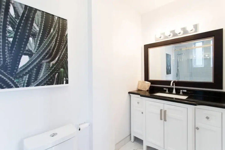 Stylish & Unique 3 Bdr Flat With Parking!