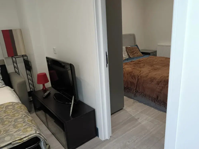 High Wycombe - 1bed Apartment - Sleeps 3 - Parking