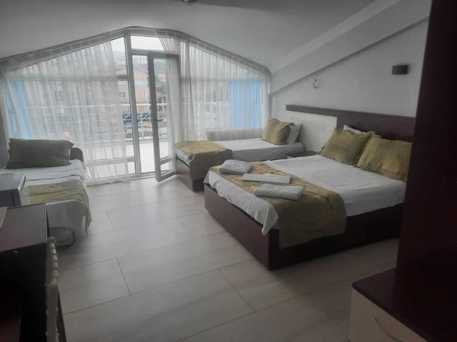 Standard Quadruple room with city view