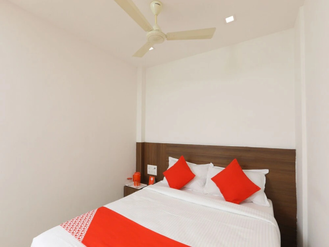 OYO 13536 Hotel Delma