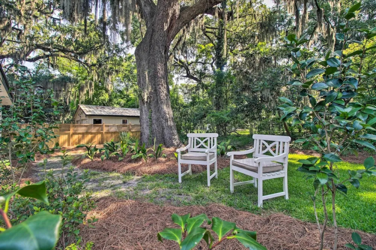 Elegant Savannah Hideaway w/ Private Garden