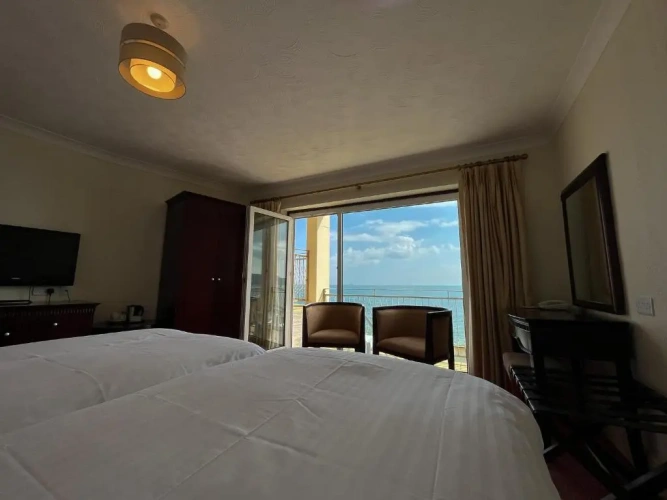 Standard Twin room with balcony
