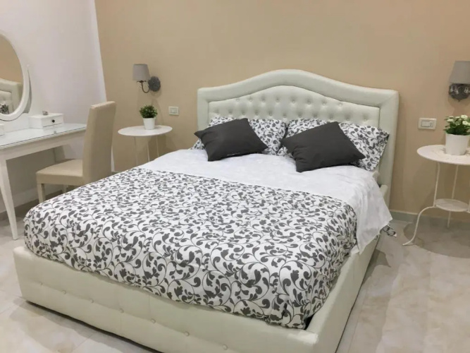 Queen chic apartment