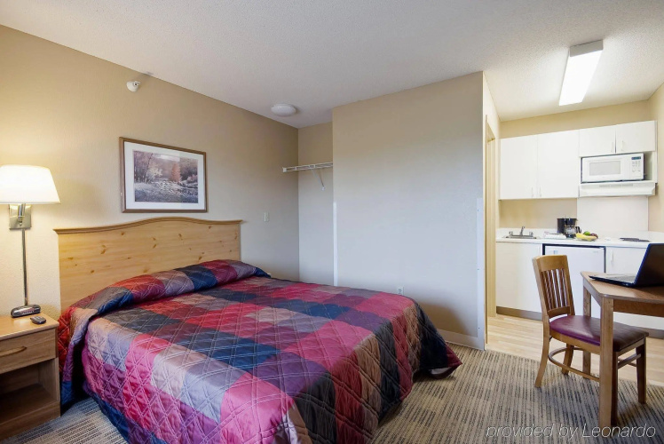 HomeTowne Studios By Red Roof Denver - Glendale/ Cherry Creek