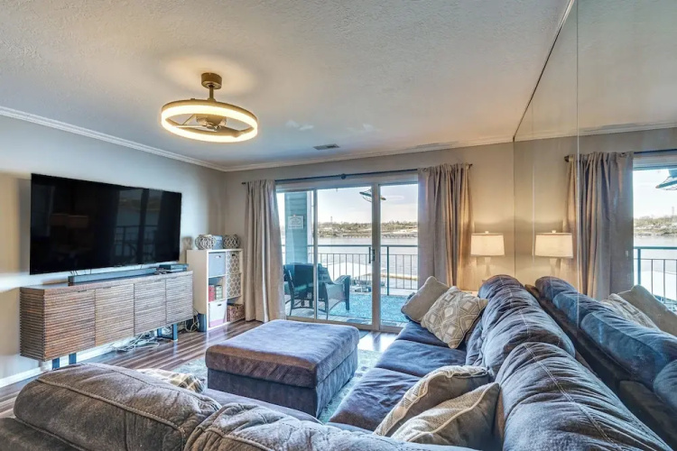 Lakefront Retreat w/ Community Pool in Osage Beach
