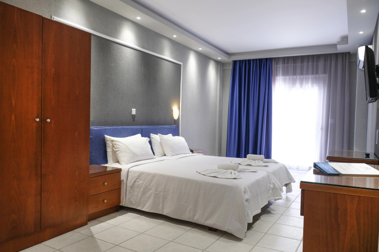 Royal Hotel and Suites