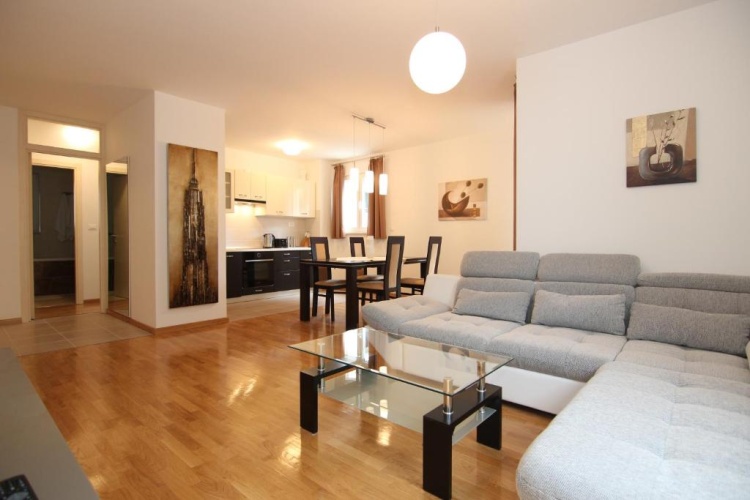 2 Bedrooms Apartment