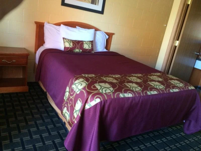 Sleep-ees Inn