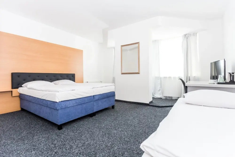 TIF hotel & restaurant