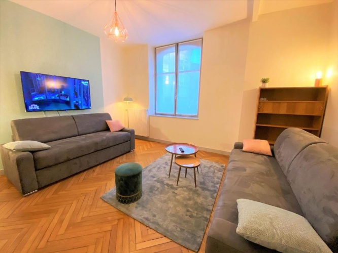 2 Bedrooms Apartment