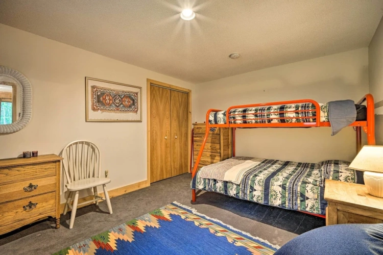 5 Bedrooms Cottage