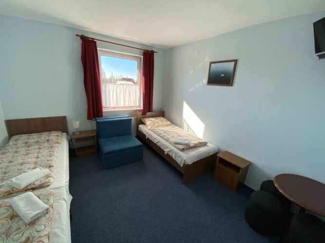 Standard Triple room