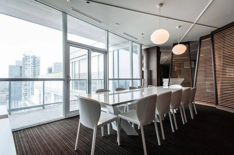 Life Suites - Front and Spadina