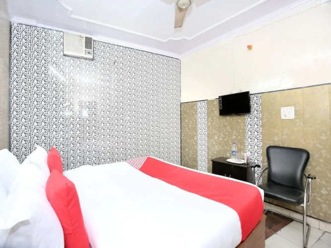 OYO 11906 Hotel Star Welcome