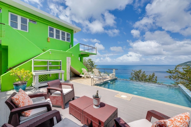 3 Bedrooms Villa with balcony