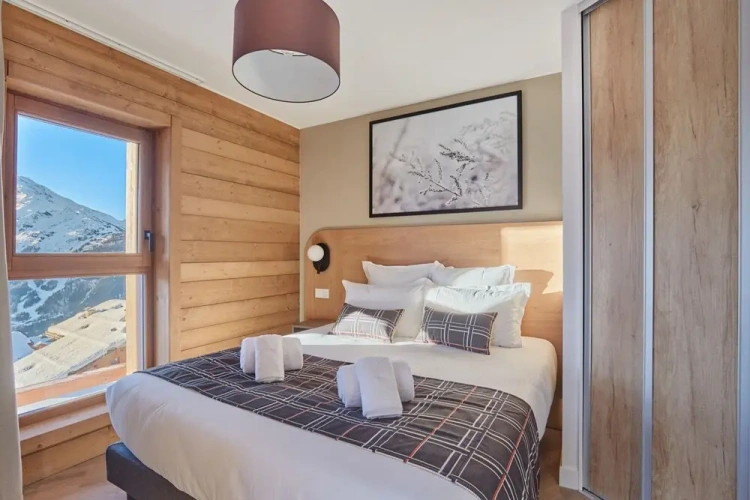 4 Bedrooms Apartment with balcony
