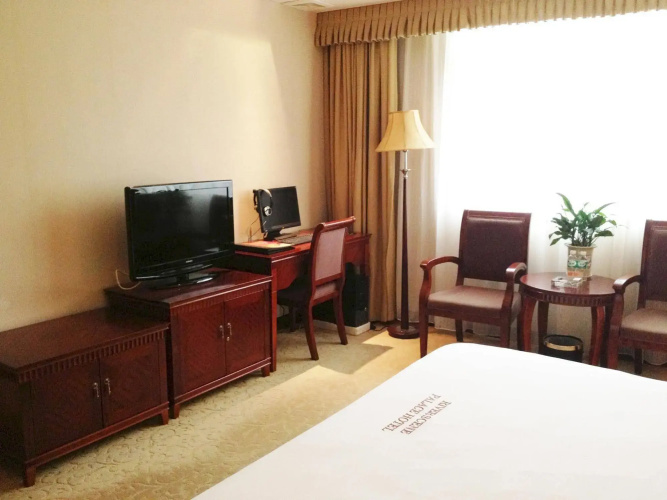 River Scene Palace Hotel