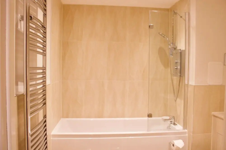 2 Bedroom Flat In Broughton Area