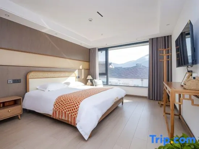 1 Bedroom Standard Double room with mountain view
