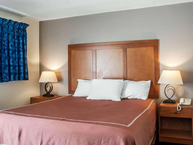 Castle Inn & Suites Niagara Falls