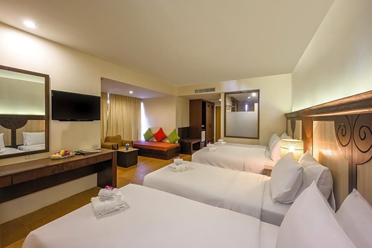 Standard Triple room with balcony