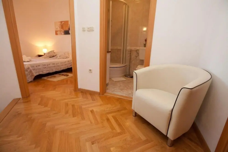 Spacious Apartment Milly With Pool
