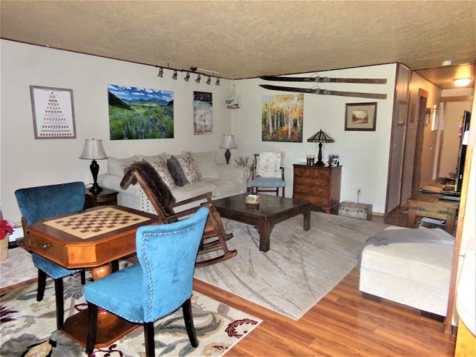 Lake Cliffe 1 Bed 1 Bath Views