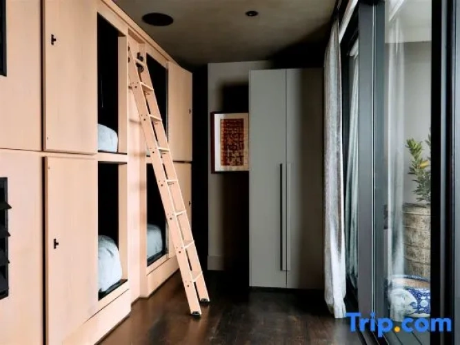3 Bedrooms Apartment