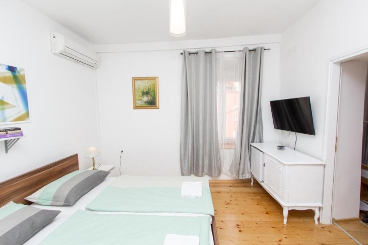 Standard Triple room with view