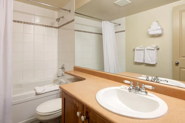 Panorama Mountain Resort - Ski Tip Tamarack Condos