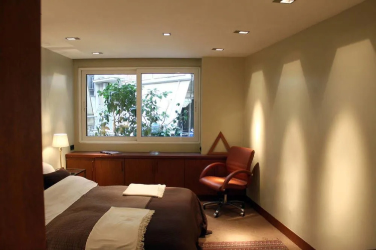 Elegant & Cozy Central Apt - 5' to Athens Metro St