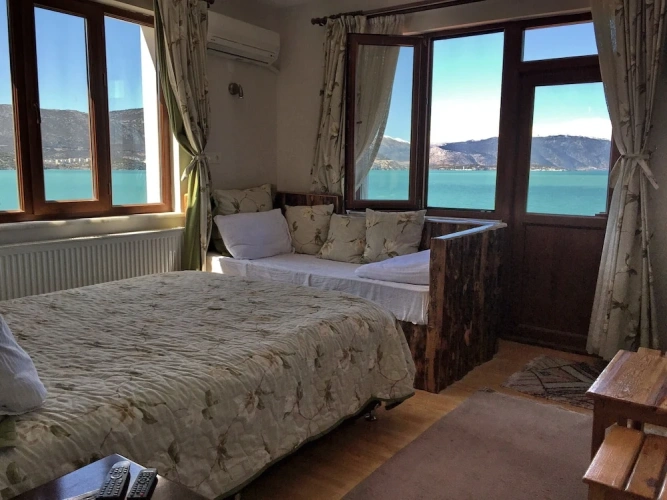 Standard Double room with lake view