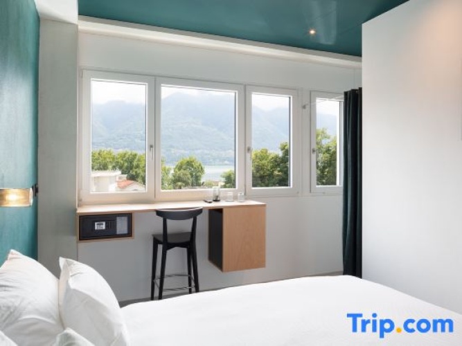 Standard Double room with lake view