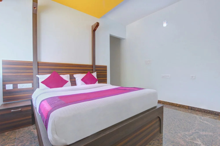 OYO 11724 Chitra Residency Premium