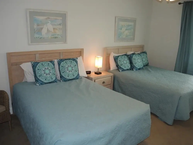 406m 1 Bedroom Condo by RedAwning
